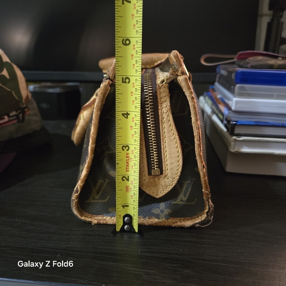 Authentic Louis Vuitton Popincourt Monogram Hand Bag - Picture 15 of 16